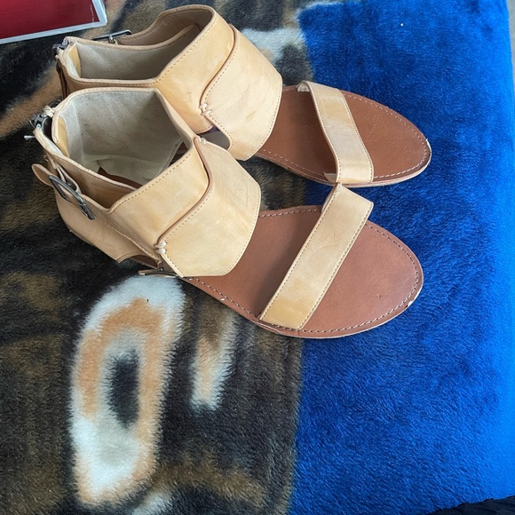 Sandals! - Picture 2 of 4